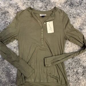 Universal Thread Green Long Sleeve Button Down Shirt